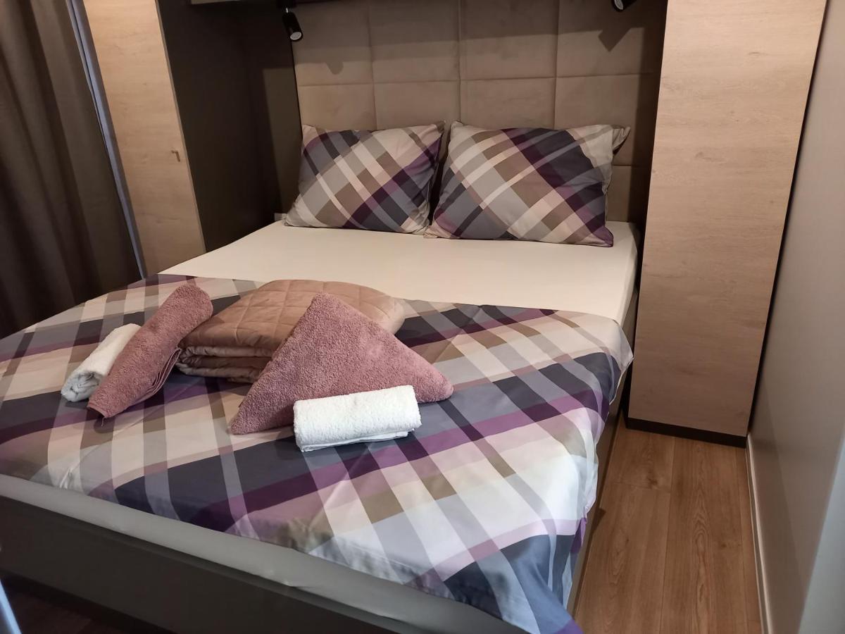 Mobile Home Agava Биоград на Мору Екстериор снимка