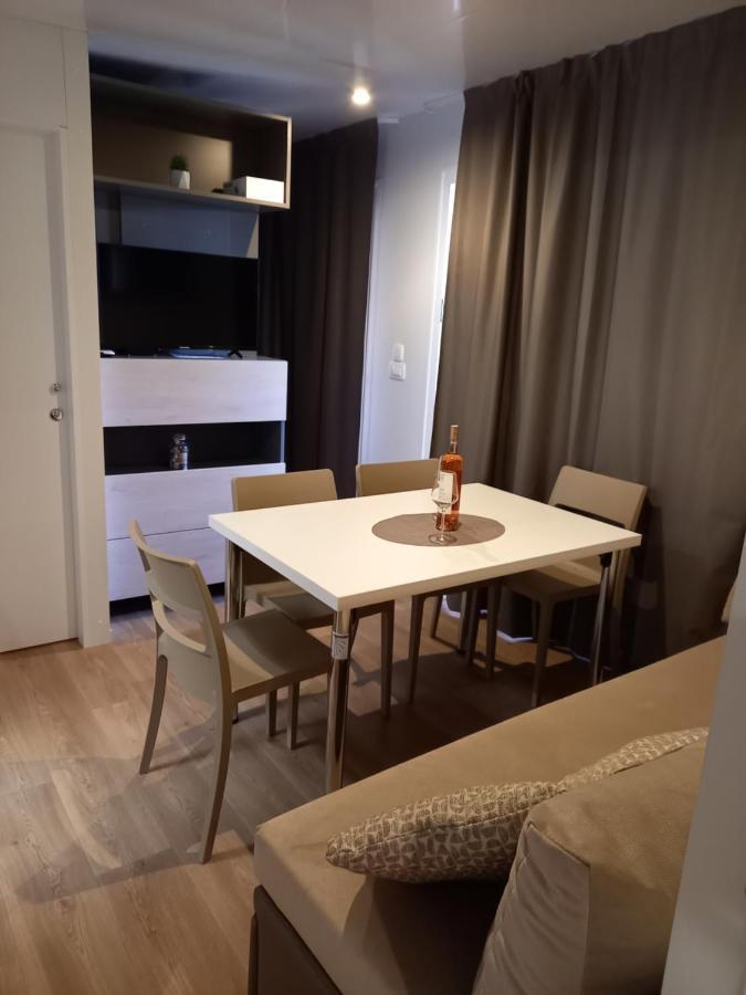 Mobile Home Agava Биоград на Мору Екстериор снимка